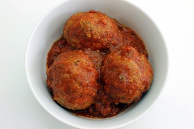 bir kase içinde üç köfte