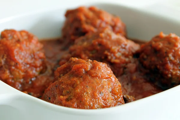 köfte closeup beyaz güveç dis içinde