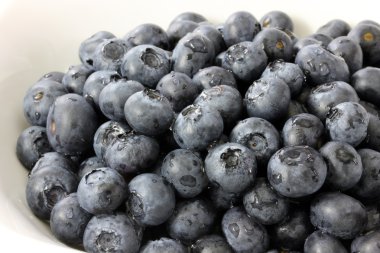 Bir kasede yaban mersini