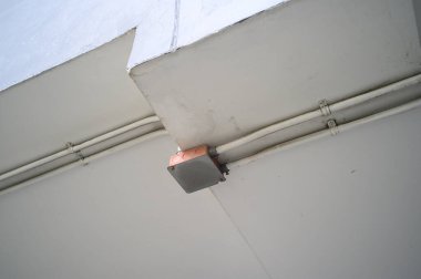 Tavana elektrik kablosu kurulumu