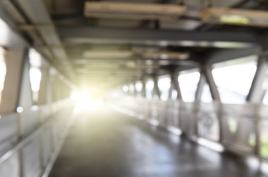 Gökyüzü yürüyüşünün bulanık arka planı.