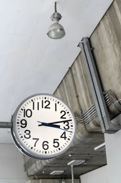 Tren Istasyonunda Saat Tren Istasyonunda Zaman — Stok fotoğraf