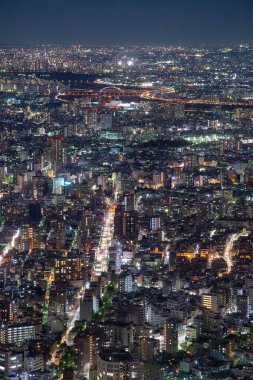 Tokyo şehrinin gökyüzü geceleri