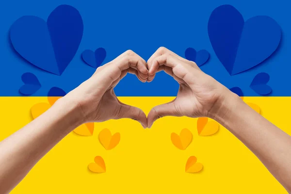 Man Handen Maken Een Hart Vorm Oekraïne Vlag Kleur Achtergrond — Stockfoto