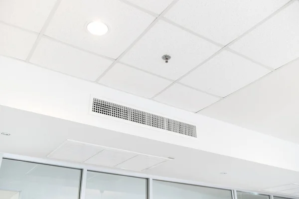 Ceiling Mounted Cassette Type Air Conditioner Modern Lamp Light White — Stockfoto