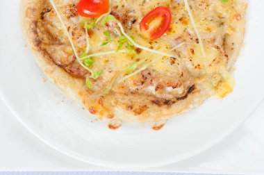 Jambon ve Peynirli Roti Beyaz Arkaplanda İzole Edildi