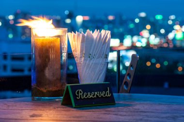 Çatı Restaurantı 'nda rezervasyon tabelası