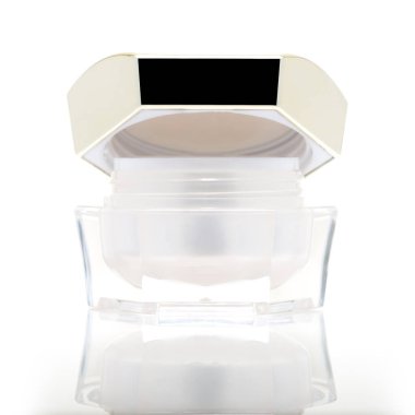 Beyaz renkte izole edilmiş kozmetik ürün için boş ambalaj