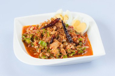 Beyaz Arkaplanda Kanatlı Köri İzole Edildi