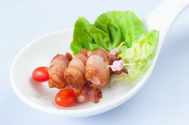 Kızarmış Jambon Beyaz Arkaplanda İzole Edildi