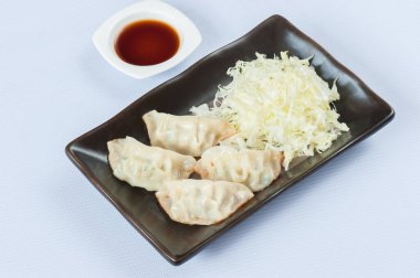 Gyoza (Kuru Kızarmış Börekler) Beyaz Arkaplanda İzole Edildi