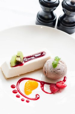 Dondurma ve yoğurt.