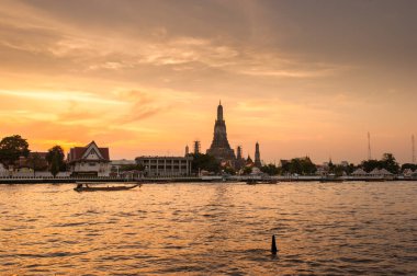 Bangkok, Tayland 'da Wat Arun Tapınağı' nın güzel manzarası.