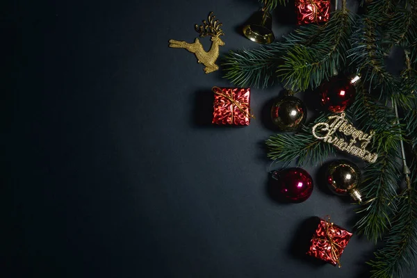 Концепция Рождества Вид Сверху Рождественской Подарочной Коробки Разноцветные Шарики Ветвями — стоковое фото