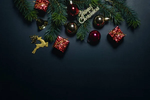 Χριστουγεννιάτικο Φόντο Κάτοψη Του Δώρου Κουτί Των Χριστουγέννων Πολύχρωμες Μπάλες — Φωτογραφία Αρχείου