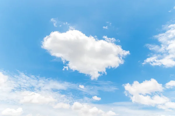 Schöne Weiße Flauschige Wolken Blauen Himmel Natur Hintergrund Aus Weißen — Stockfoto