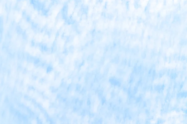 เมฆป ขาวท สวยงามในท องฟ นหล งธรรมชาต จากเมฆส ขาวในว แดด — ภาพถ่ายสต็อก