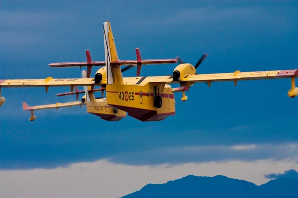 FIRE EXTINGUISHING CANADAIR AIRPLANE CL215 — Stock Photo, Image