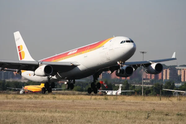 AIRBUS A340 — Photo