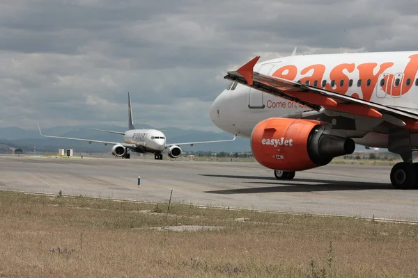 EASYJET vs RYANAIR — Stock Photo, Image