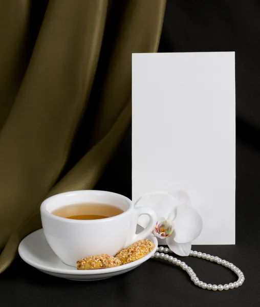Xícara de chá e cartão com lugar para o seu texto — Fotografia de Stock