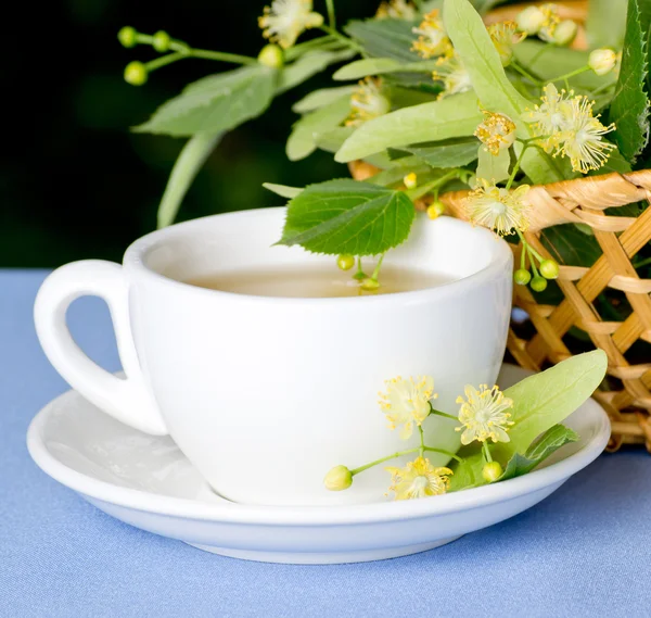 Breakfast outdoors with linden tea — Stock Photo, Image