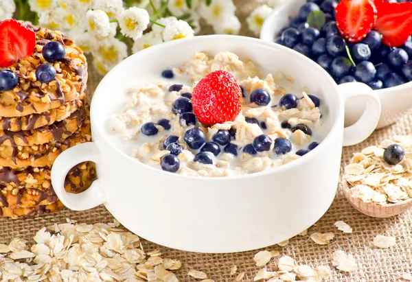 Haferflocken mit Blaubeeren — Stockfoto