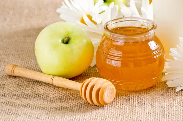 Honey with apple and milk — Stock Photo, Image