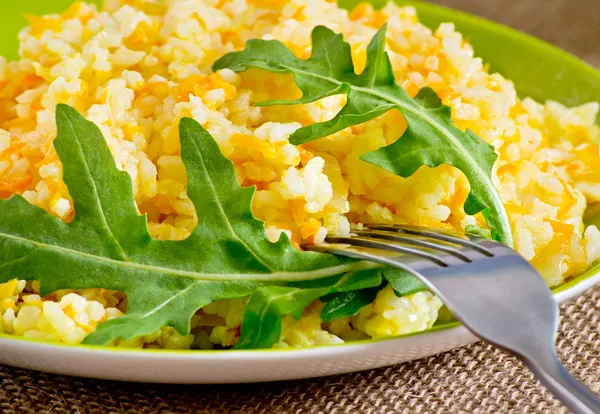 Rice and rucola leaves — Stock Photo, Image