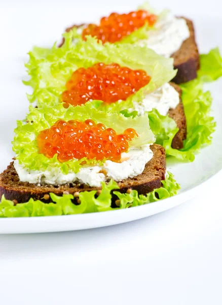 Sandwich con caviar rojo —  Fotos de Stock