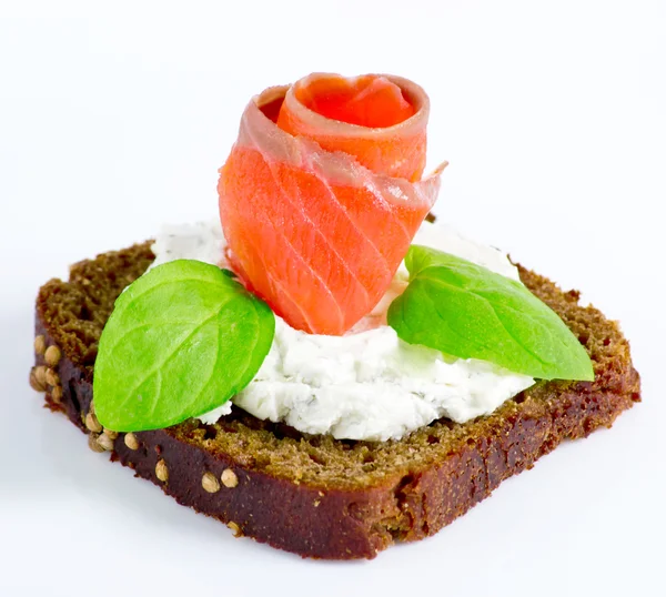 Sliced salted salmon served with rye bread — Stock Photo, Image