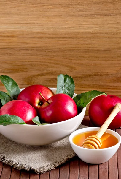 リンゴと蜂蜜のある静物 — ストック写真