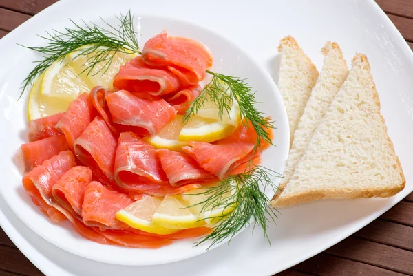 Sliced salted salmon served with lemon — Stock Photo, Image