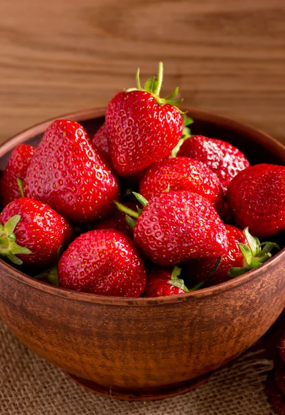 Fresas en el tazón — Foto de Stock