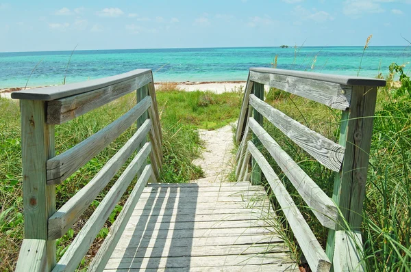 Passerelle vers la plage — Photo