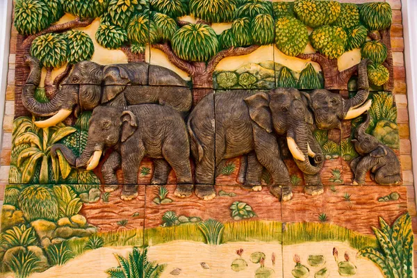 Sculpture thaïlandaise éléphant — Photo