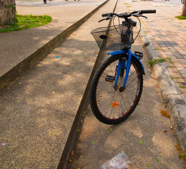 Vieja bicicleta — Foto de Stock