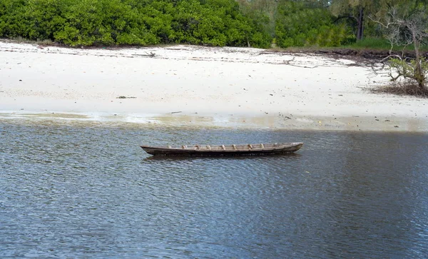 海边的旧木船 — 图库照片
