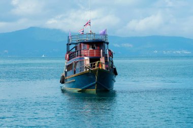boat in the sea against the backdrop of mountains