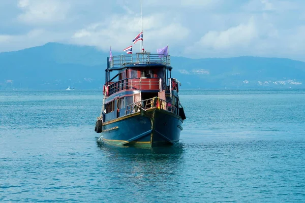 boat in the sea against the backdrop of mountains