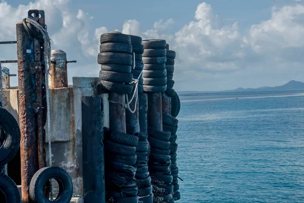 Rubber Tyre Used Safety Buffer Boats Parking Harbor Old Tires — Fotografia de Stock