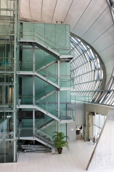 Escalera con rejas, interior , — Foto de Stock