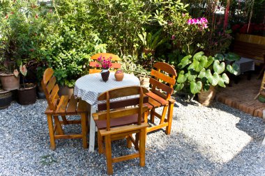 güçlü ve Bahçe sandalyeler