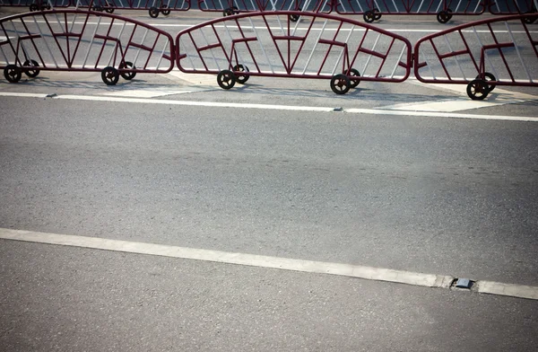Barrière en acier rouge et blanc — Photo