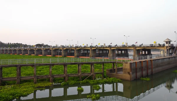 Landschap van chaopraya dam thailand — Stockfoto