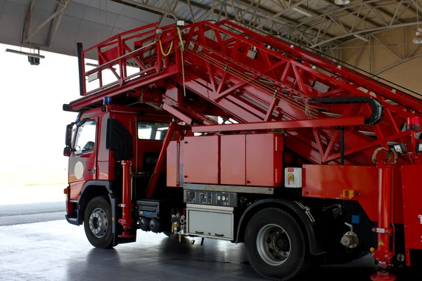 Bombero de protección de emergencia camión de bomberos —  Fotos de Stock