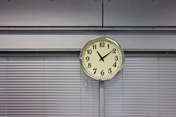 Reloj colgando de la pared —  Fotos de Stock