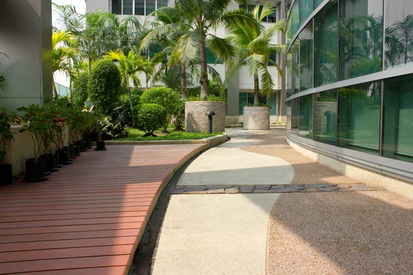 Tropical garden and Tainan City Hall — Stock Photo, Image