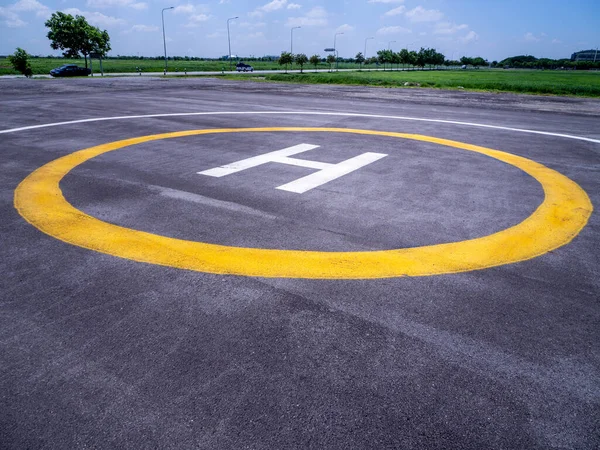 Der Private Helikopterparkplatz Auf Dem Flughafen Stockfoto