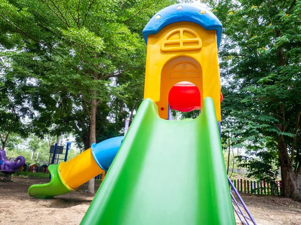 Kleurrijke Speeltuin Het Erf Het Park — Stockfoto